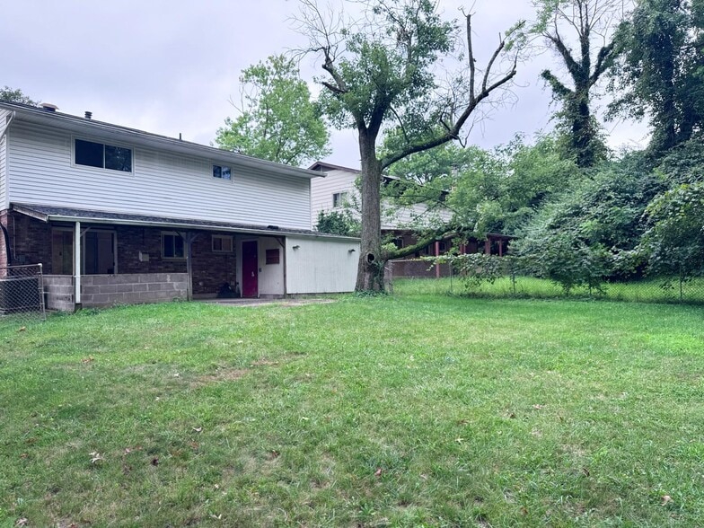 Building Photo - 5589 Goldenrod Dr