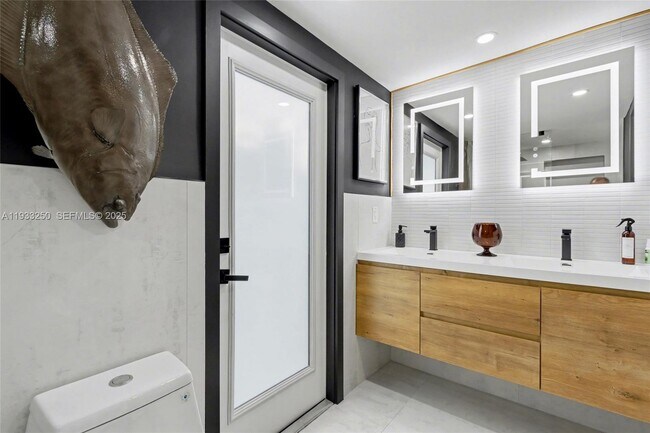 Building Photo - 818 NW 29th Ct