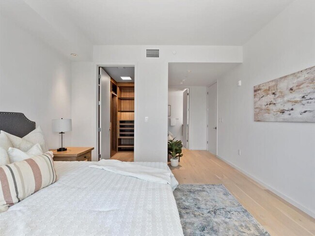 Building Photo - 1020 Sunset Point Rd