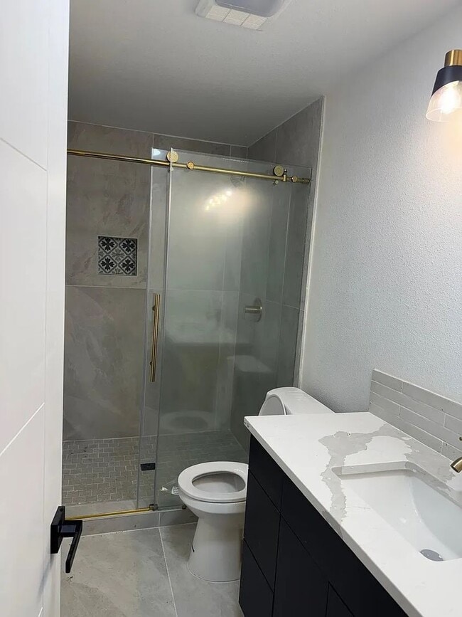 Building Photo - Newly Remodeled 3-Bedroom Bellevue Home with Modern Updates