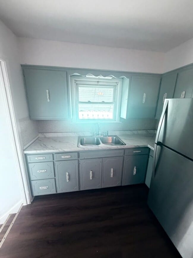 Building Photo - A Single family home with Garage in Garfield Heights