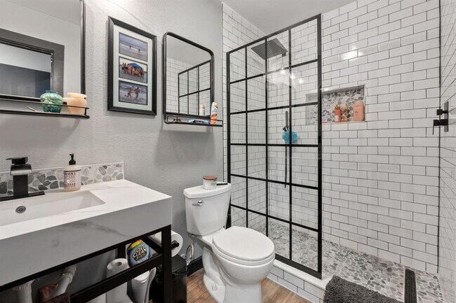 Building Photo - 203 E 31st St