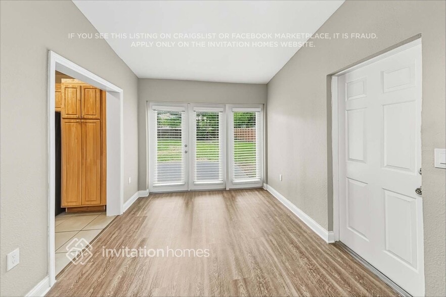 Building Photo - 3621 Sutton Dr