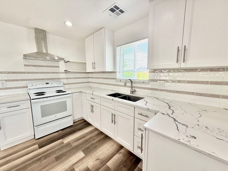 Building Photo - 529 N Lincoln Ave