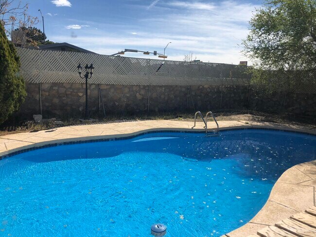 Building Photo - 1400 Monte Negro Dr