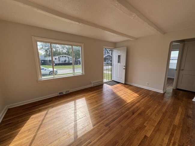 Building Photo - 13506 Bennington Ave