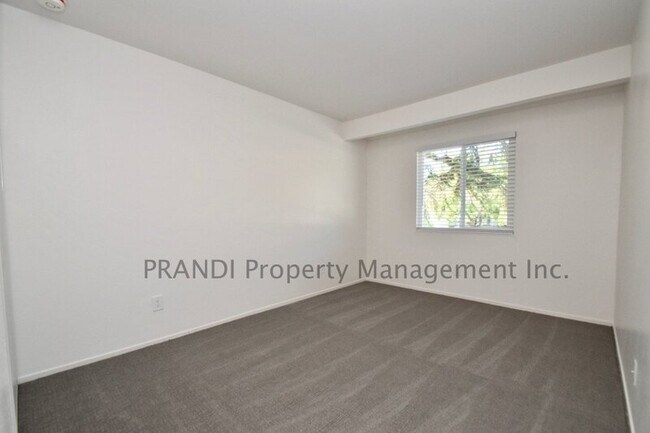 Building Photo - 110A Oliva Ct