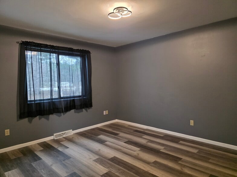 Primary Bedroom - 1207 E 14th St