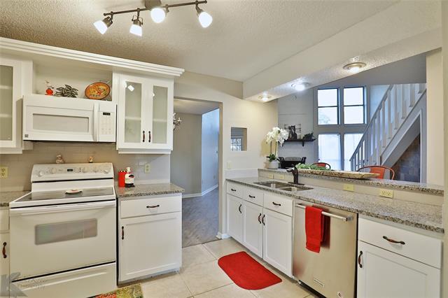 Building Photo - 8033 Vita Ct