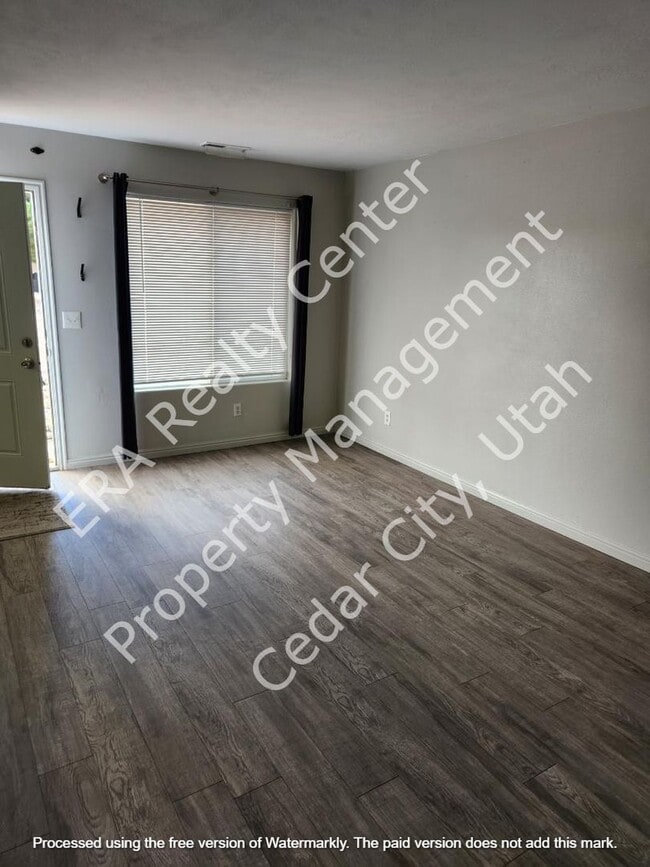 Building Photo - Move-In Discount!! 2 bedroom - 2 Bathroom Twin Home
