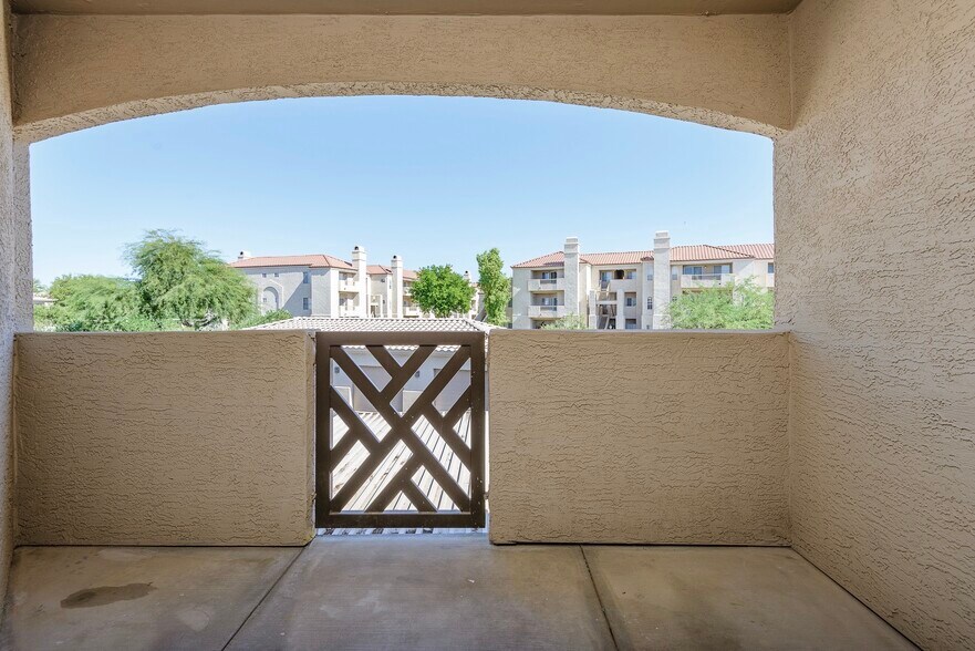 Building Photo - 9550 E Thunderbird Rd