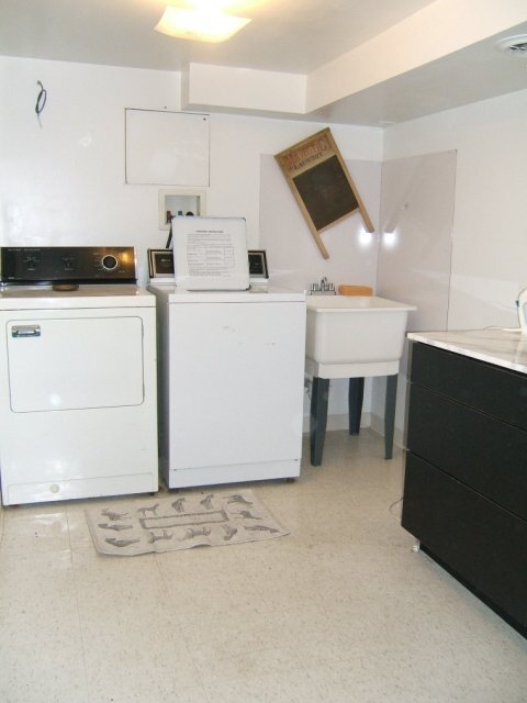 Building Photo - 2930 N Melvina Ave