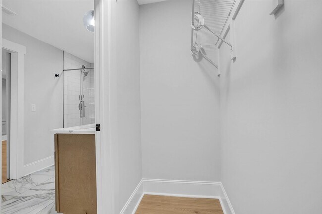 Building Photo - 108 Averill St