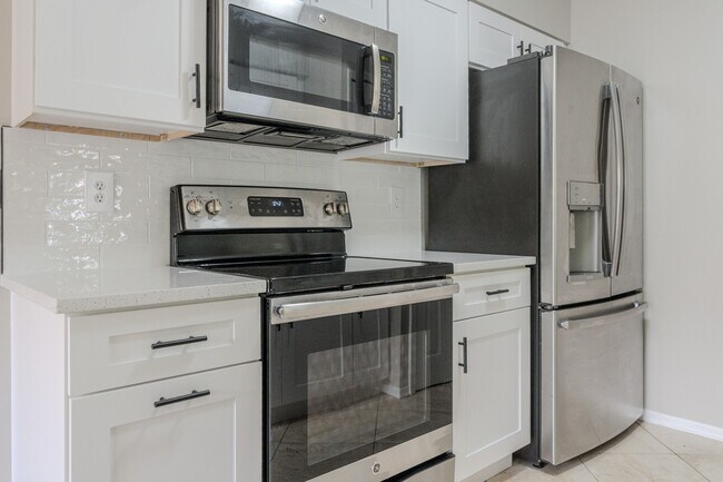 Building Photo - 5004 Laguna Bay Cir