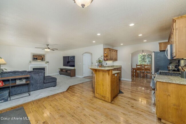 Building Photo - Beautiful home in Broadmore Estates