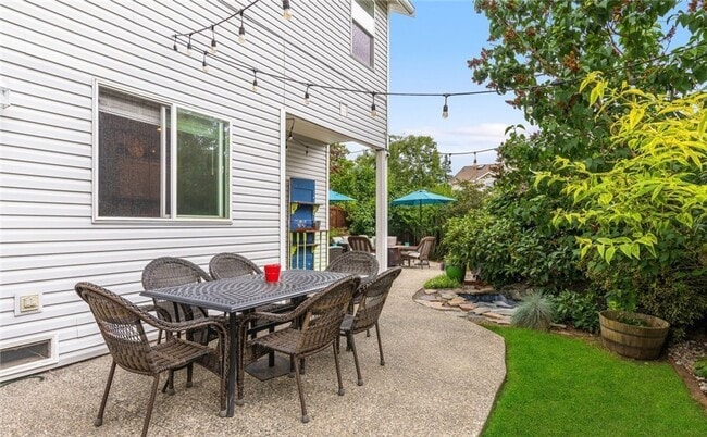 Building Photo - A Gorgeous Home with 4 Bed and 2.5 Bath