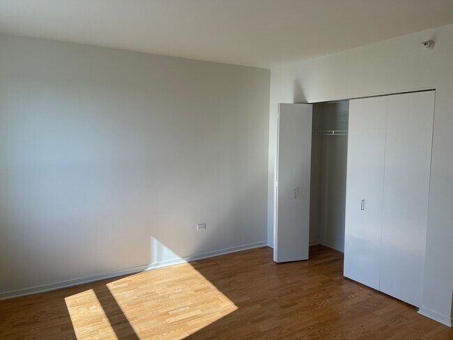 Building Photo - 807 Davis St
