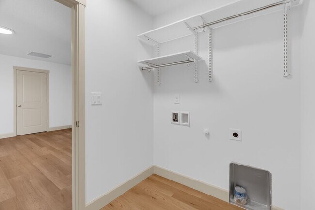 Building Photo - 2115 NW 17th Pl