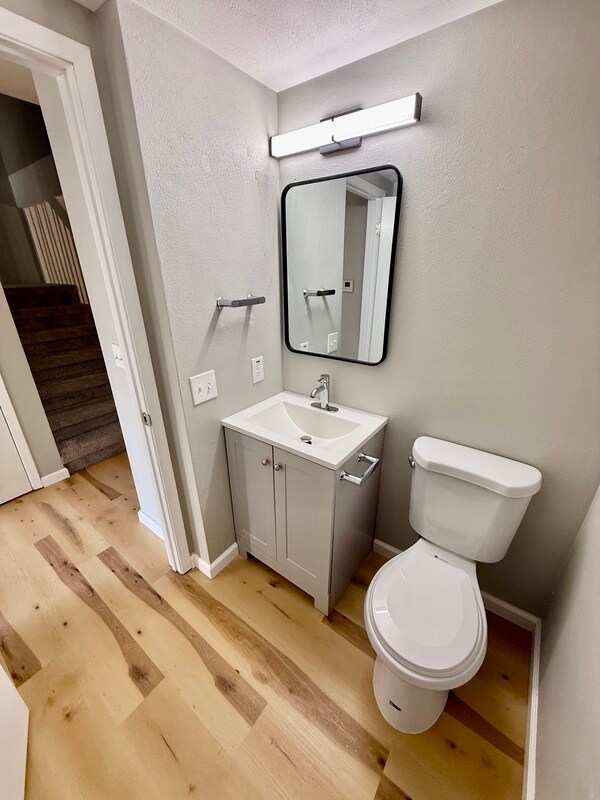 Building Photo - 821 N Cherry St