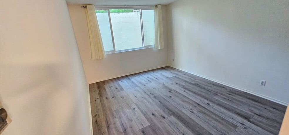 Building Photo - 206 N Beverly Park