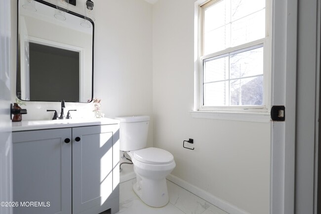 Building Photo - 42 Pennsbury Way