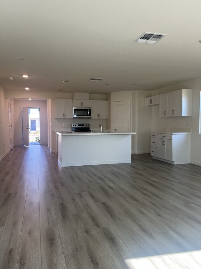 Building Photo - 2196 Orlin Dr