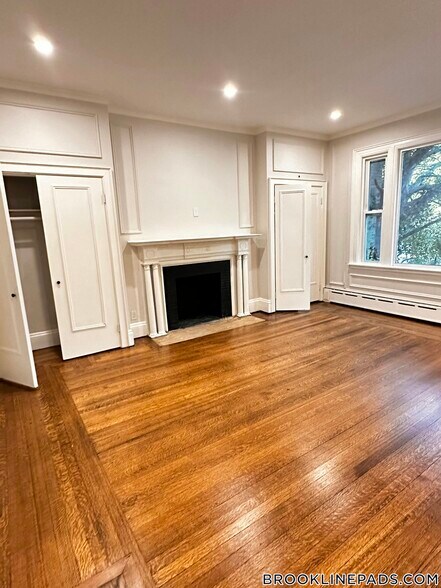 Building Photo - 1712 Beacon St