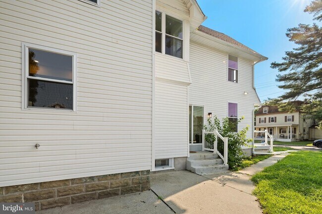Building Photo - 118 Turner St