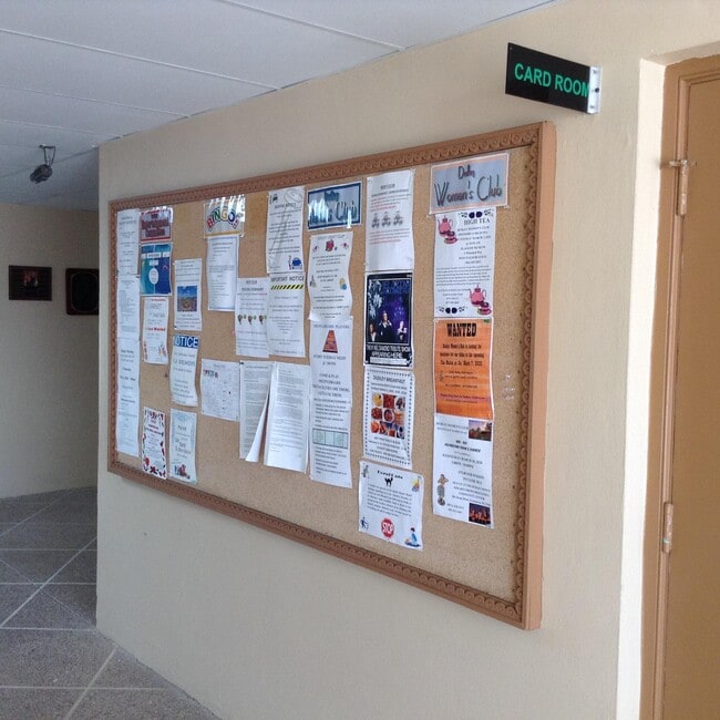 Building Photo - 2723 Dudley Dr W