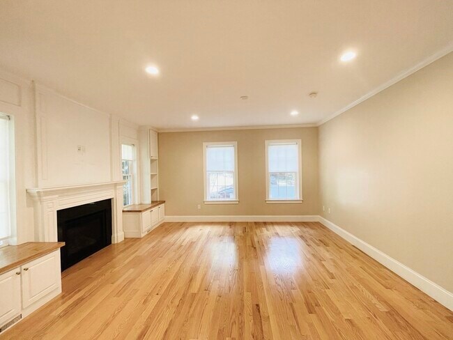 Building Photo - 127 Lowell St