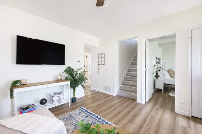 Building Photo - 415 Short St