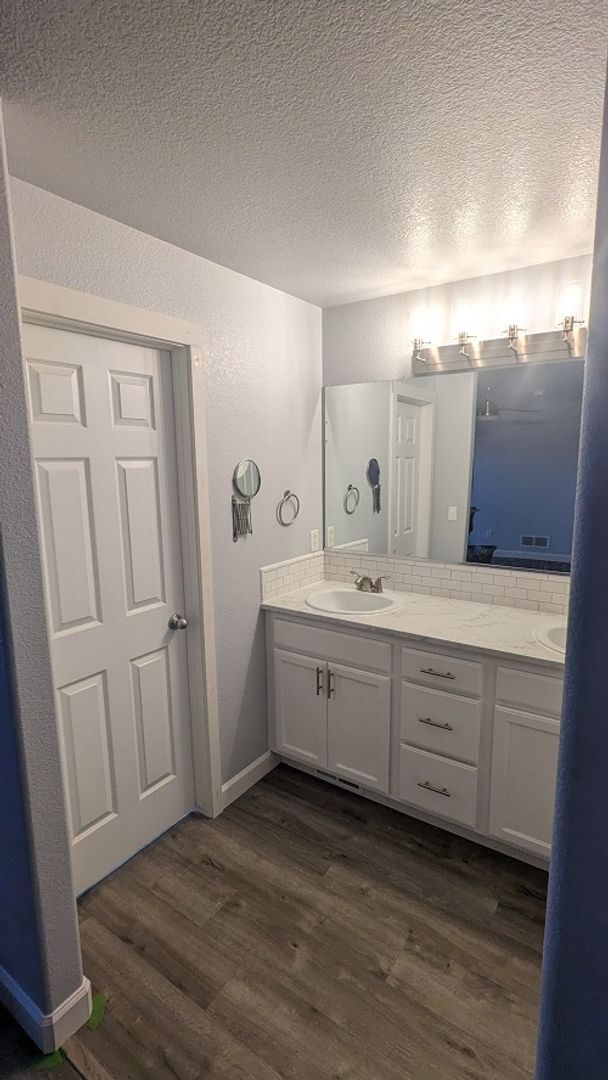 Building Photo - Spacious 3-Bedroom Home with Fenced Yard in Wellington – Available August 4th