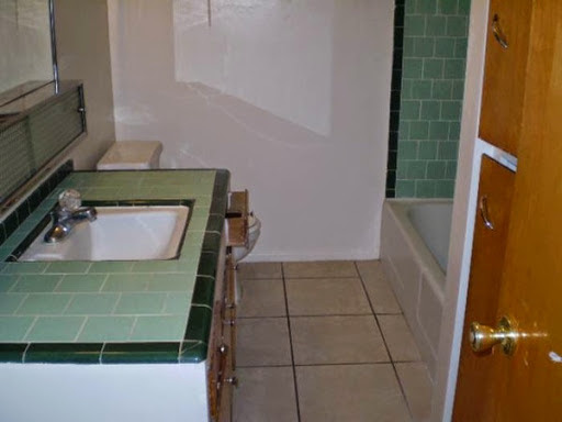 BATHTUB AND SHOWER - 6210 N 12th Pl