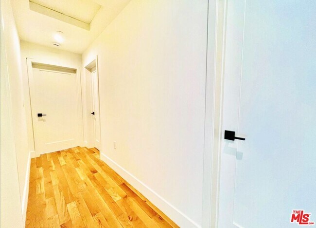 Building Photo - 4152 Rogers St
