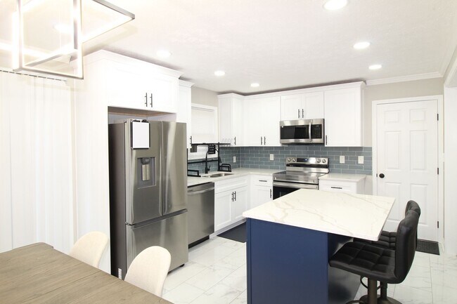 Building Photo - 3367 Oak Dr SW