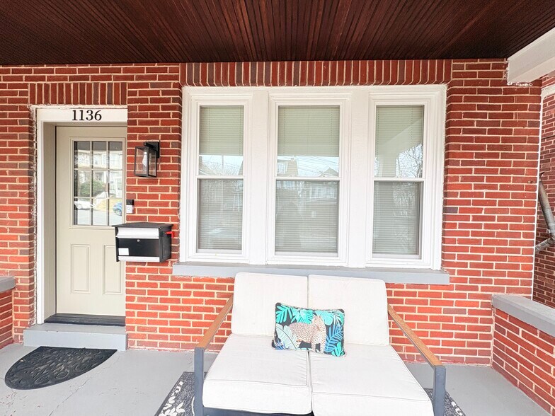 Building Photo - 1136 Wood Ave