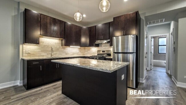 Building Photo - 1 bedroom in EVANSTON IL 60202