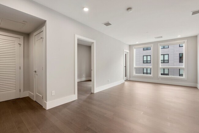 Building Photo - Jamaica Plain spacious studio w/ central a...