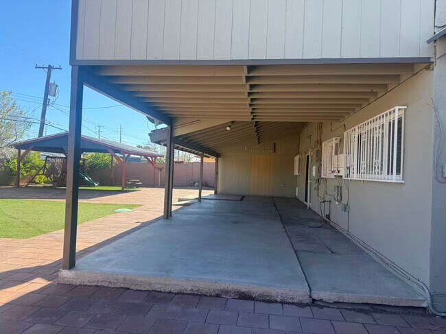 Building Photo - 1662 Shadow Mountain Pl