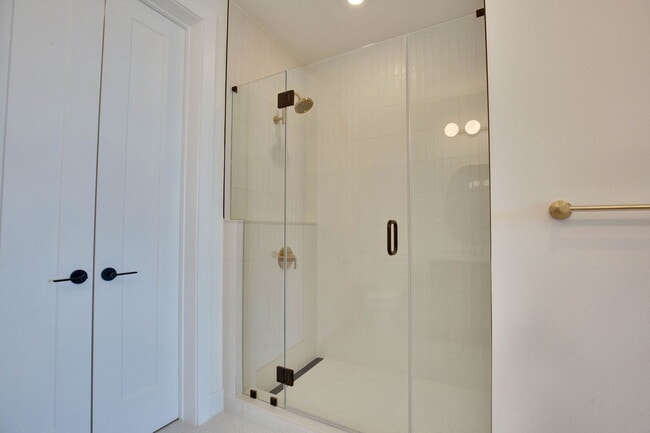 Building Photo - 1701 Simond Ave Ave