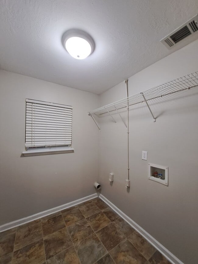 Building Photo - 7607 Pleasantville Way