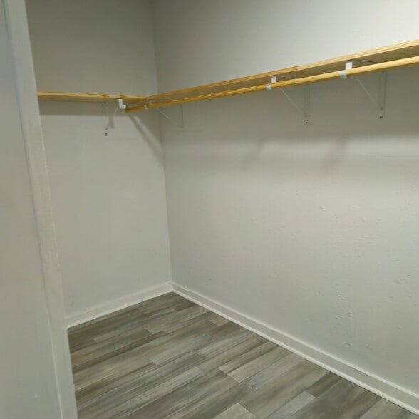 Building Photo - 2846 Metropolitan Ave