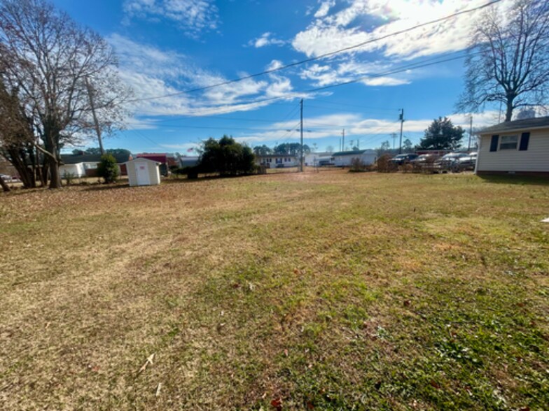 Building Photo - 403 S Market St