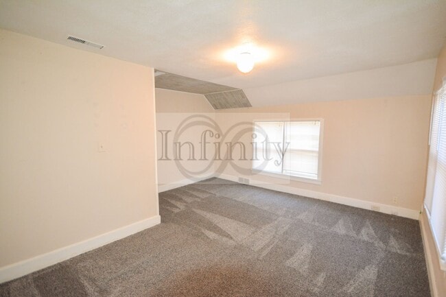 Building Photo - 2020/2022 Eastwood Rd SE