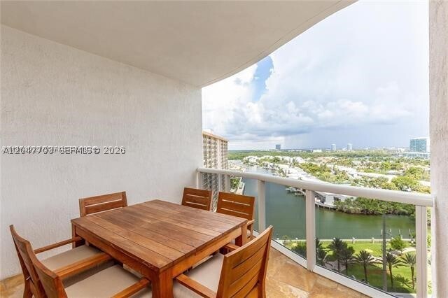 Building Photo - 16001 Collins Ave