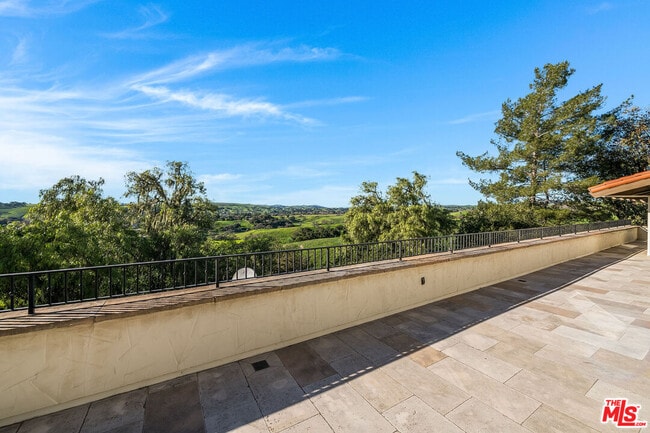 Building Photo - 2975 Calle Bonita