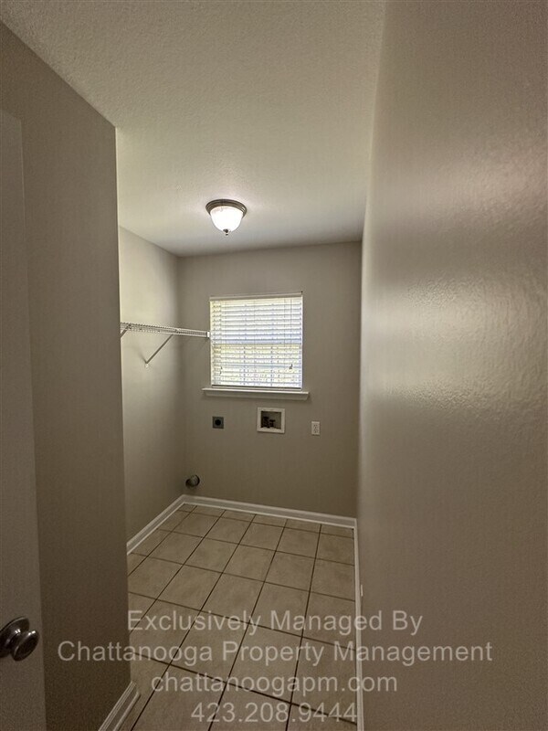 Building Photo - 87 Manor Dr