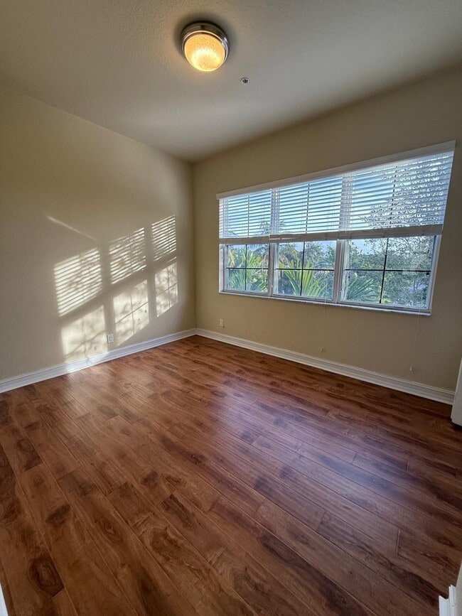 Building Photo - 603 N St