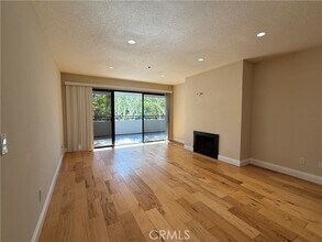 Building Photo - 220 Nice Ln