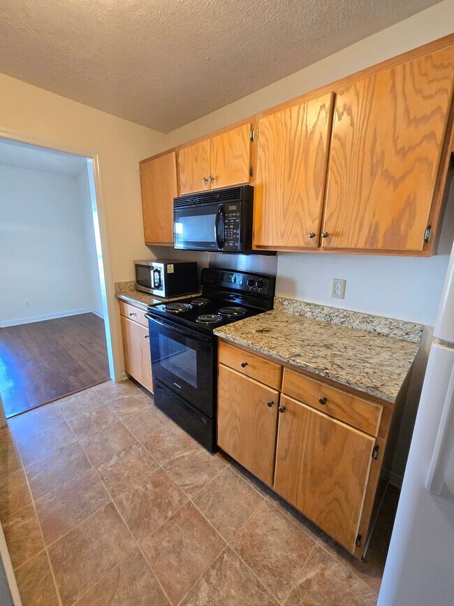 Building Photo - 3rd floor condo for rent